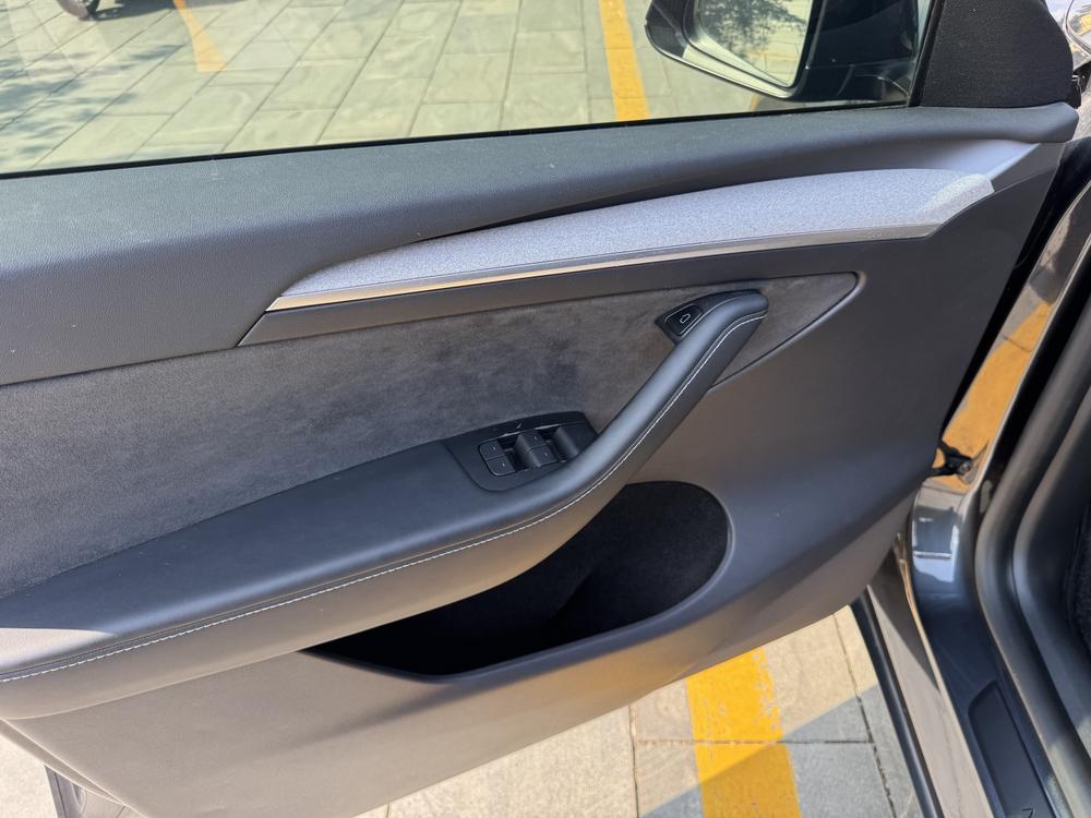 Tesla Model Y 2025 car image #9