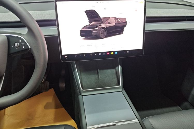 Tesla Model Y 2025 car image #13