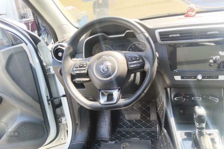 MG ZS 2018 car image #12