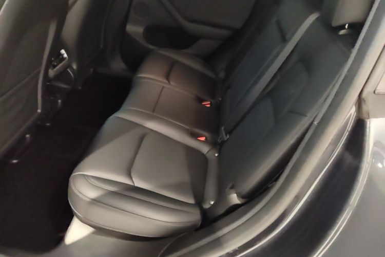 Tesla Model Y 2025 immagine di auto #13