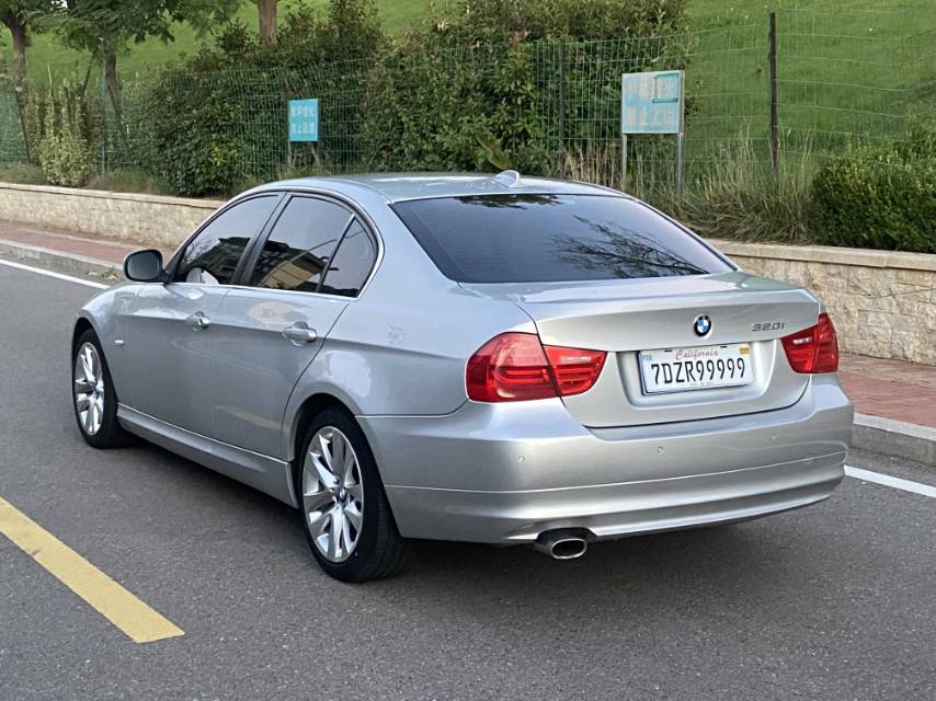 BMW 3 Series 2012 car image #7
