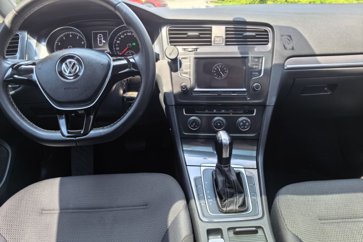 Volkswagen Golf 2017 car image #26