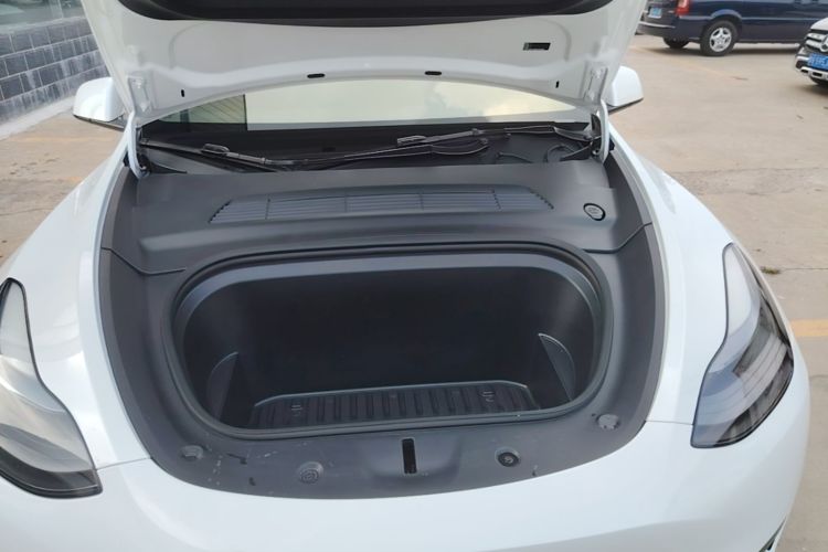 Tesla Model Y 2024 car image #20