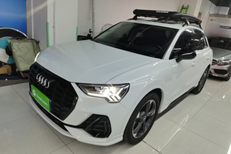 Audi Q3 2023 car image #2