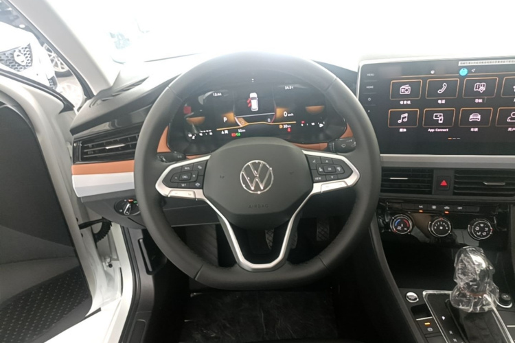 Volkswagen Bora 2026 car image #11