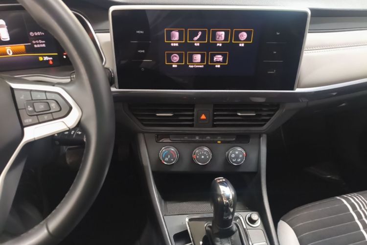 Volkswagen Bora 2023 immagine di auto #13