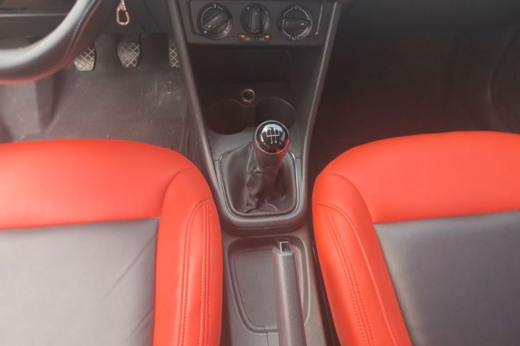 Volkswagen Polo 2014 car image #14