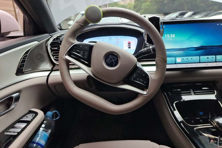 BYD Han 2025 car image #12