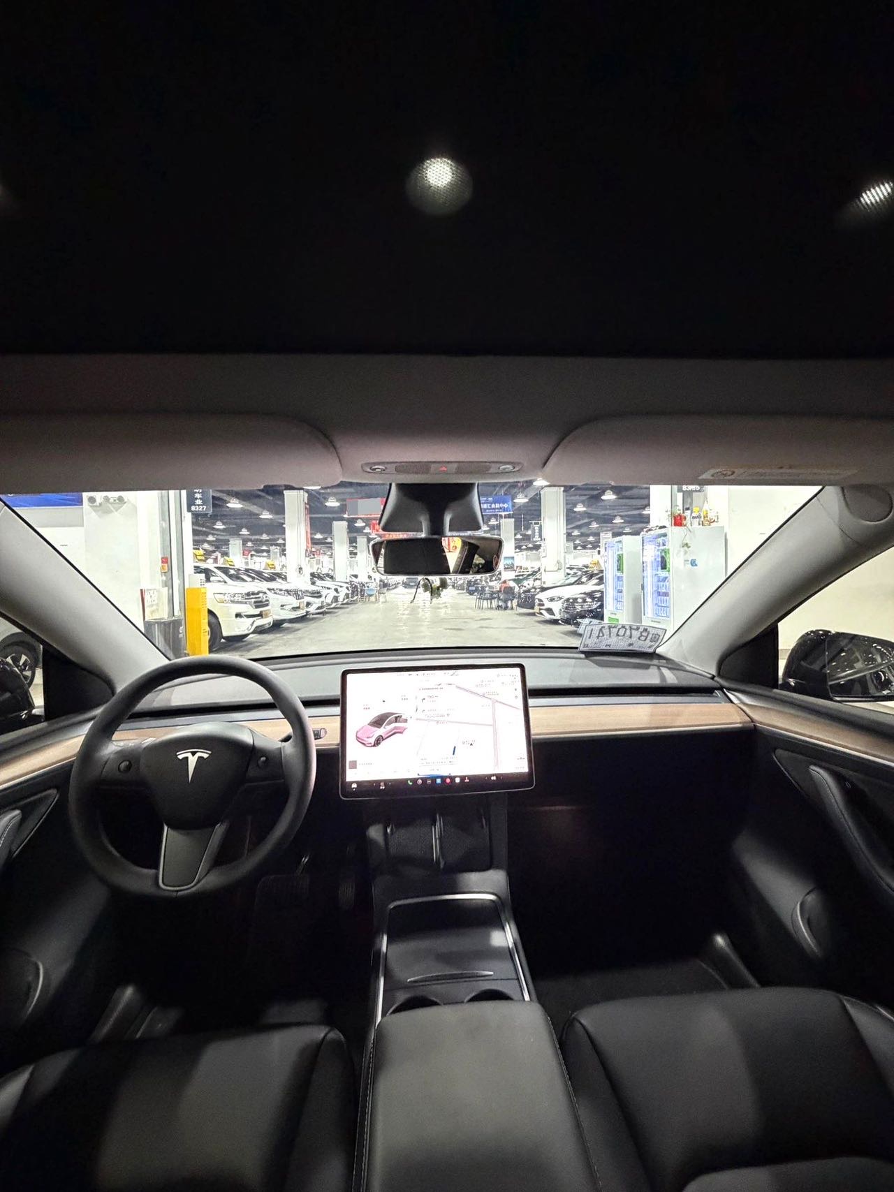Tesla Model Y 2021 car image #3