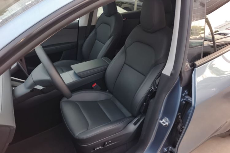 Tesla Model Y 2025 #19 Tesla Model Y 2025 car image #19