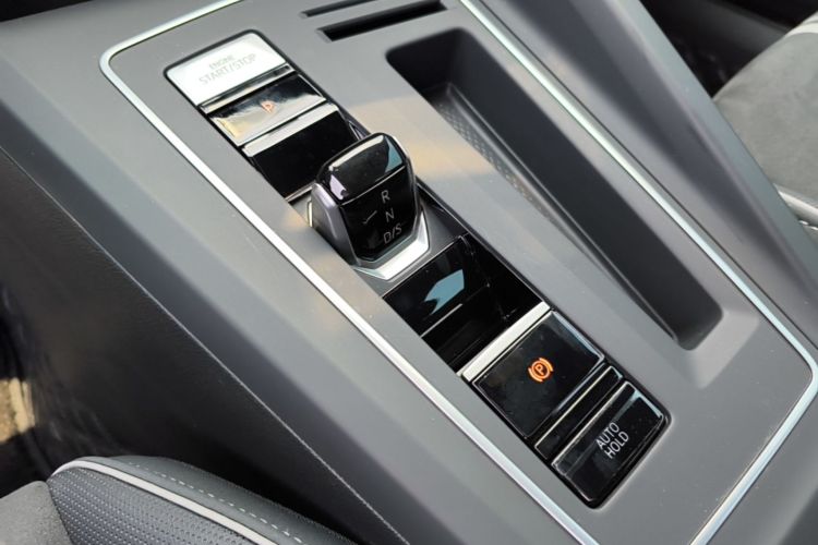 Volkswagen Golf 2024 car image #14