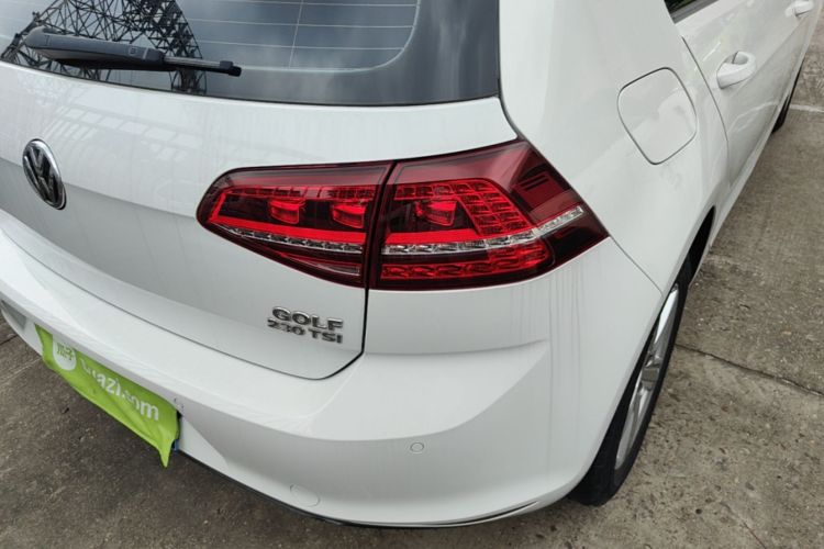 Volkswagen Golf 2017 car image #8