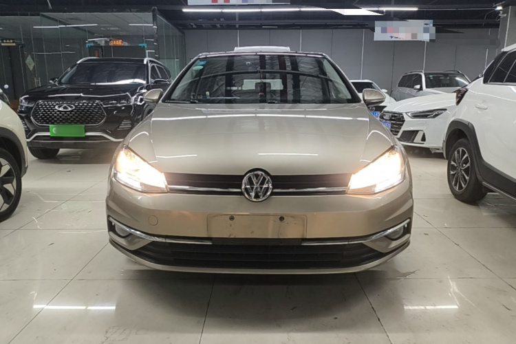 Volkswagen Golf 2018 car image #3