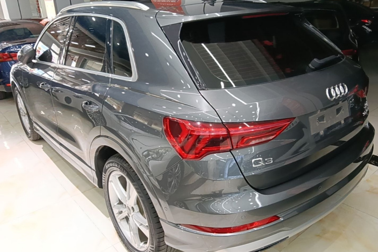 Audi Q3 2021 car image #5