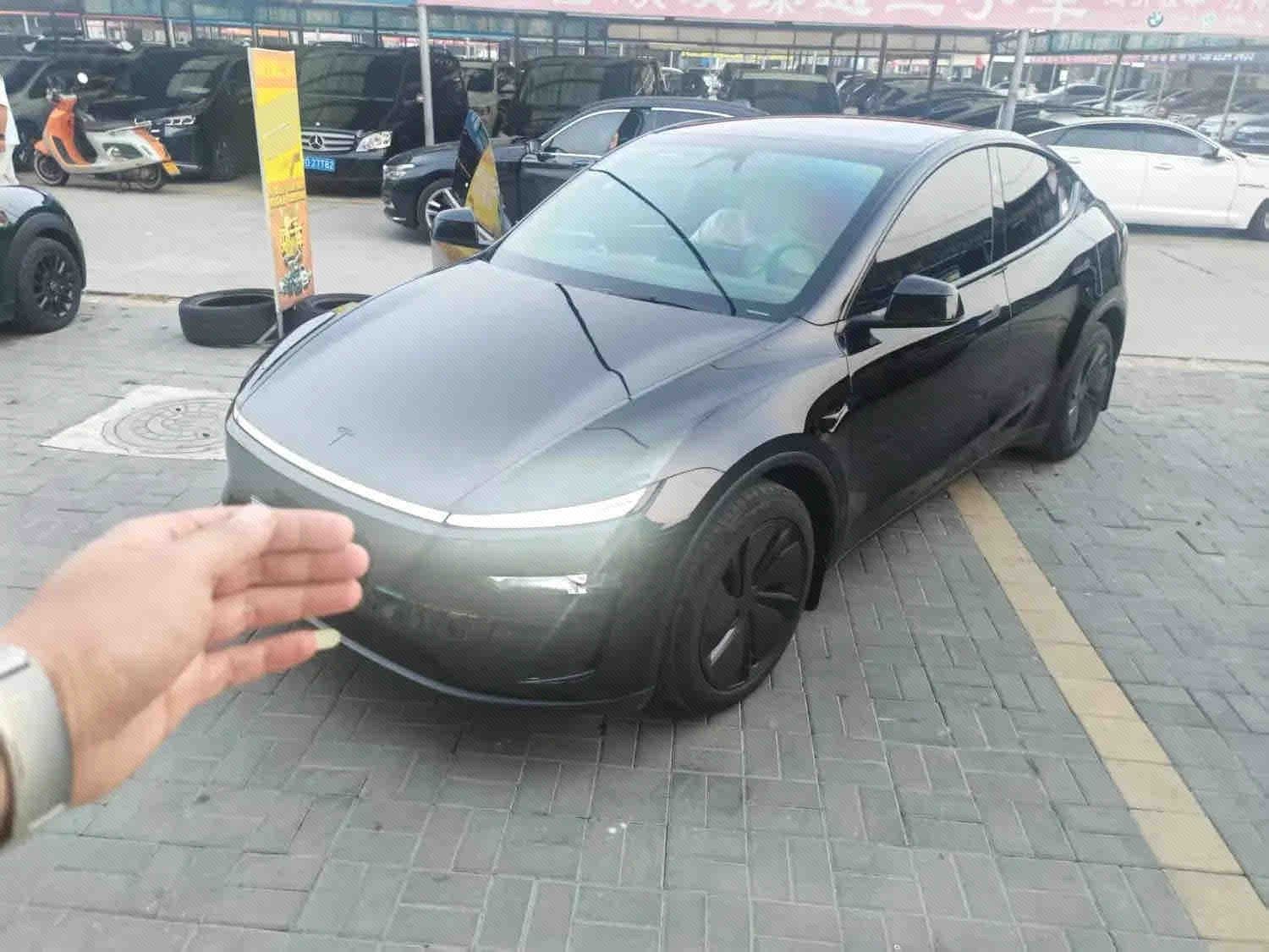 Tesla Model Y 2026 Tesla Model Y 2026 immagine di auto