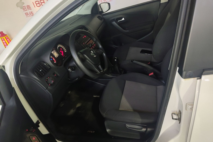 Volkswagen Polo 2017 car image #15
