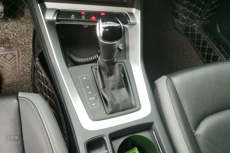 Audi Q3 2021 car image #16