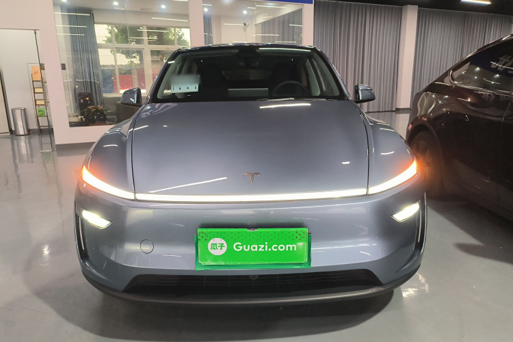 Tesla Model Y 2025 #3 Tesla Model Y 2025 car image #3