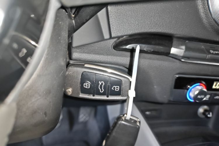 Audi A3 2019 car image #9