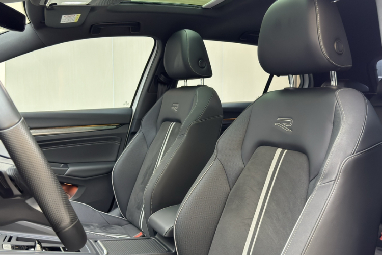 Volkswagen Golf 2021 car image #23