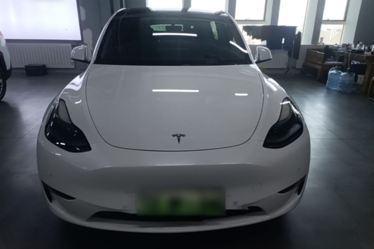 Tesla Model Y 2023 car image #3