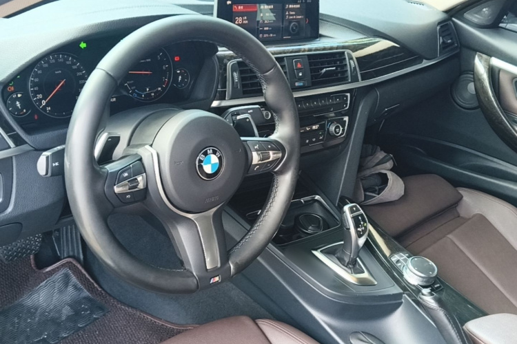 BMW 3 Series 2018 #10 BMW 3 Series 2018 car image #10