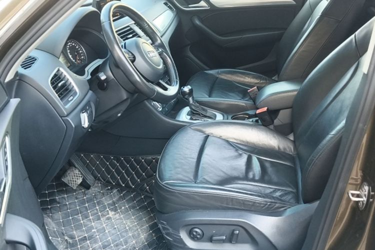 Audi Q3 2016 car image #19