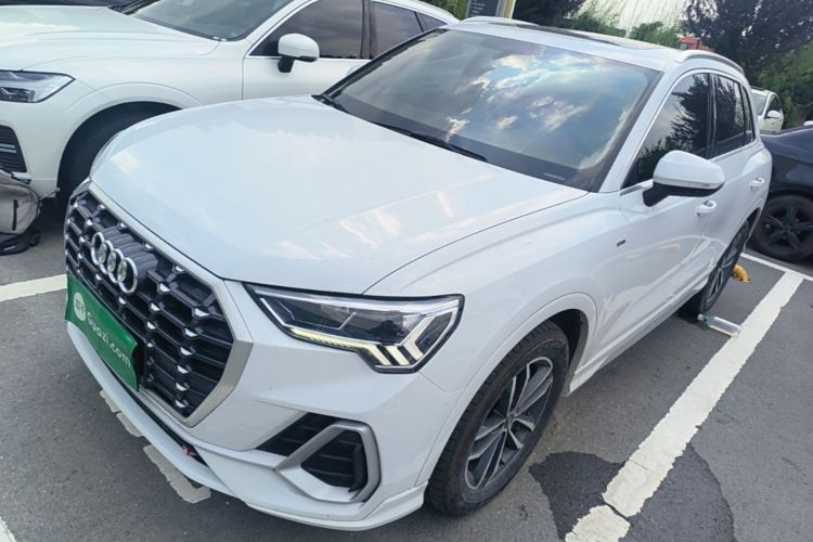 Audi Q3 2022 car image #2