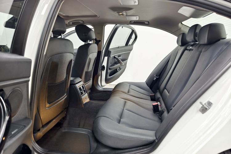 BMW 3 Series 2017 #18 BMW 3 Series 2017 car image #18