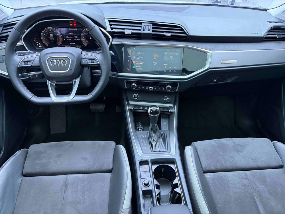 Audi Q3 2022 car image #10