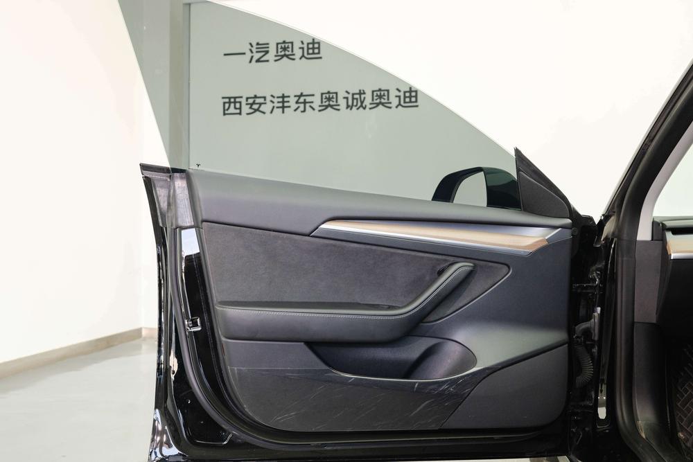 Tesla Model 3 2023 car image #23