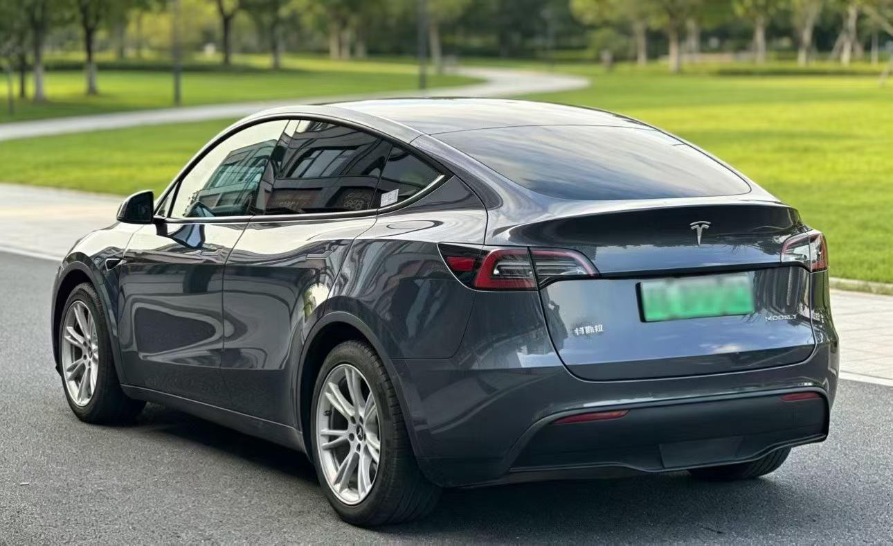 Tesla Model Y 2023 car image #7