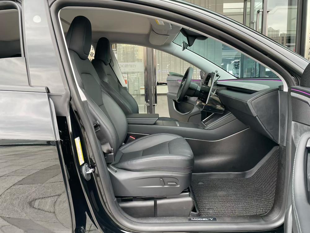 Tesla Model Y 2025 #14 Tesla Model Y 2025 car image #14