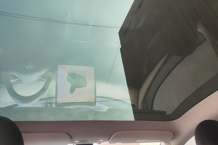 Tesla Model Y 2023 car image #18