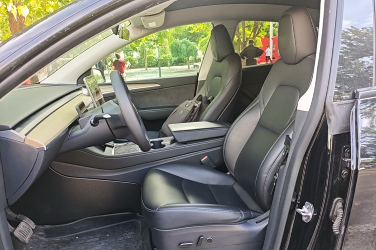 Tesla Model Y 2023 #15 Tesla Model Y 2023 car image #15