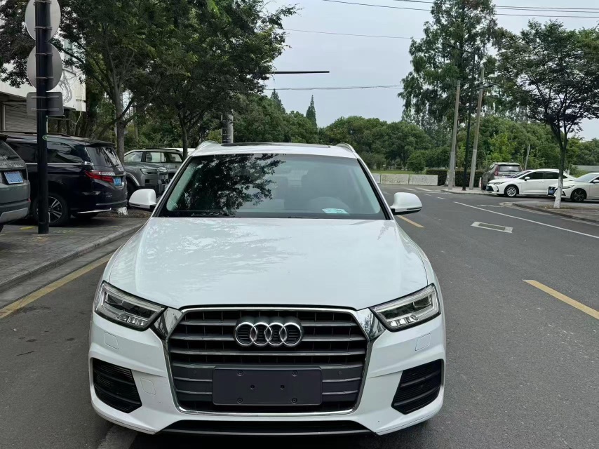 Audi Q3 2019 car image #2