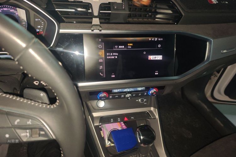 Audi Q3 2019 car image #15