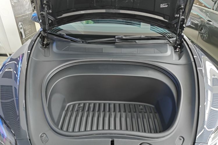 Tesla Model 3 2024 car image #20