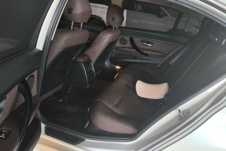 BMW 3 Series 2018 car image #14