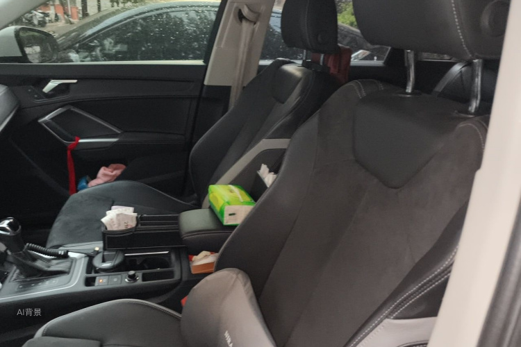 Audi Q3 2019 car image #17