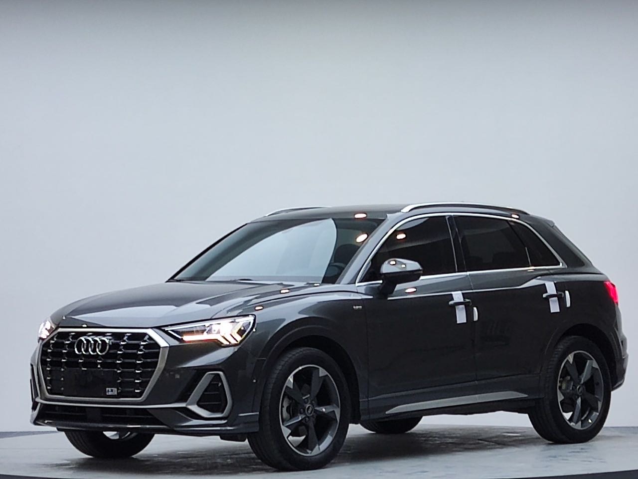 Audi Q3 2022 car image 
