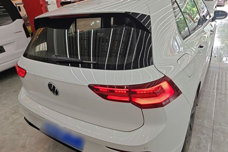 Volkswagen Golf 2023 car image #4