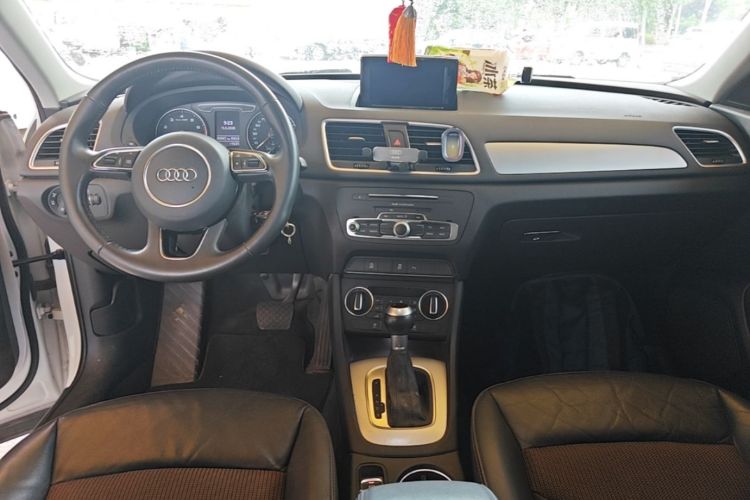 Audi Q3 2018 immagine di auto #10