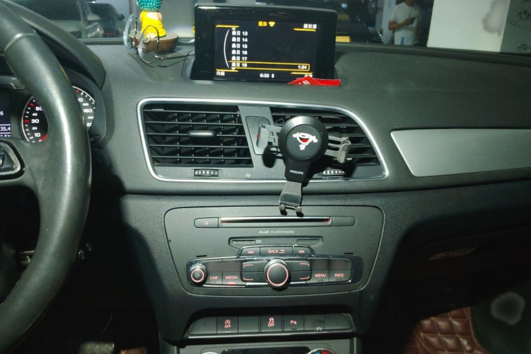 Audi Q3 2018 immagine di auto #17
