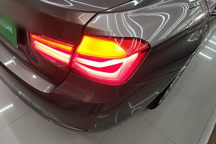 BMW 3 Series 2018 car image #8