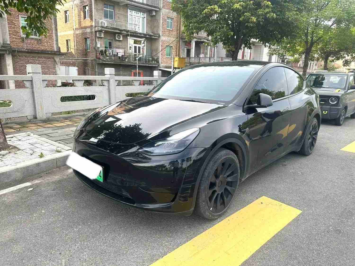 Tesla Model Y 2023 car image 