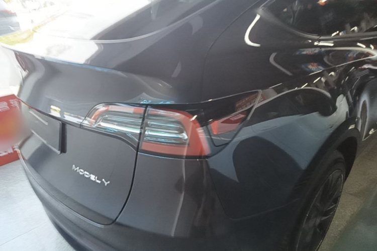 Tesla Model Y 2024 #8 Tesla Model Y 2024 car image #8