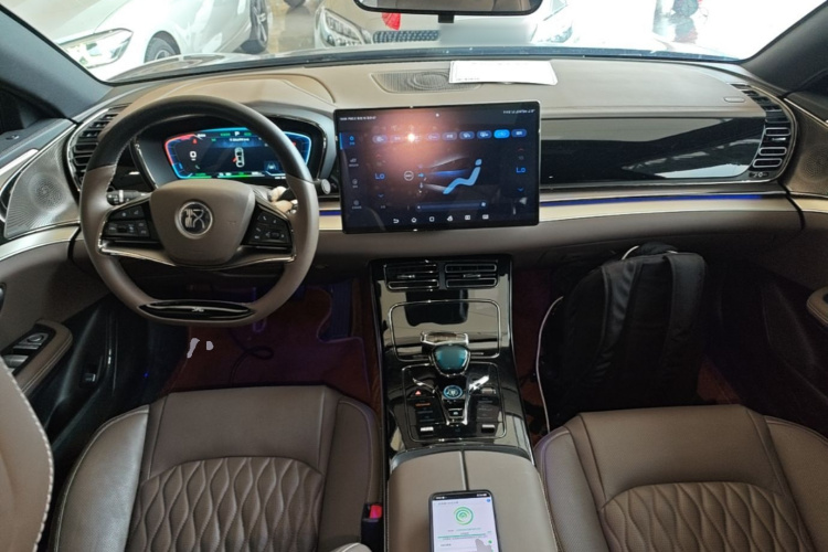 BYD Han 2023 car image #10