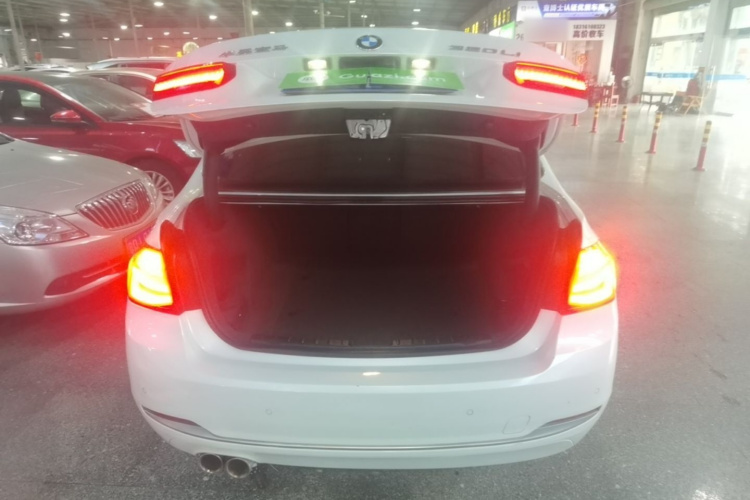 BMW 3 Series 2018 #19 BMW 3 Series 2018 car image #19