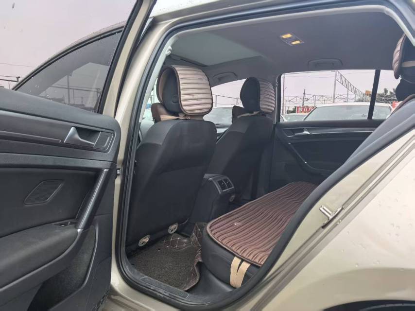 Volkswagen Golf 2017 car image #5